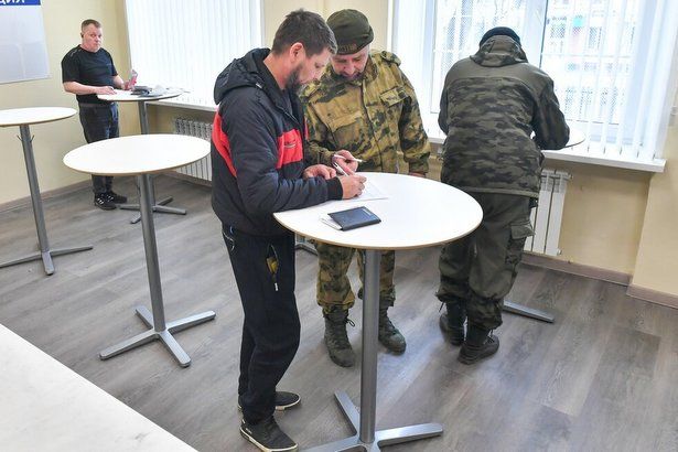 Антон Шагин отметил высокую организацию работы столичного пункта отбора на службу по контракту