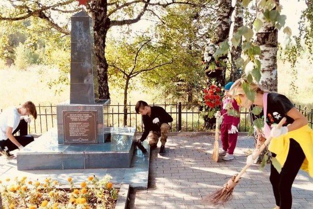 Подростки из Зеленограда поддержали акцию «Чистый памятник»