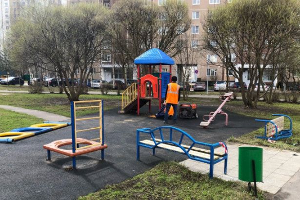 В пяти дворах района ведутся благоустроительные работы
