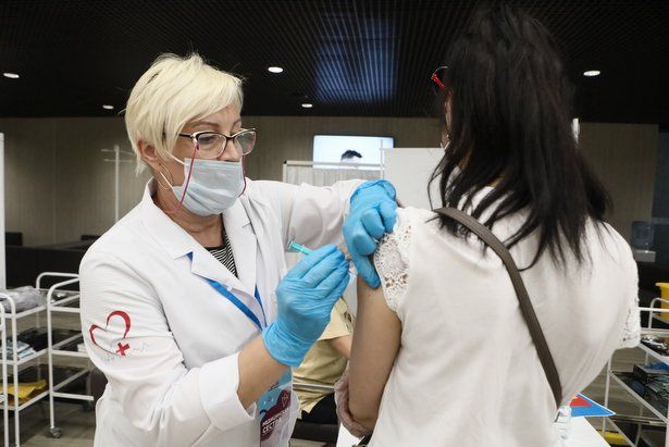 Московские врачи считают критически важной вакцинацию пациентов с онкологией