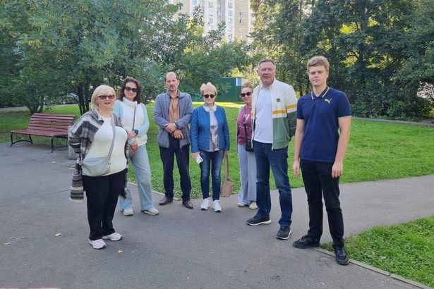 В 15 микрорайоне прошёл обход территории с участием представителей власти и жителей