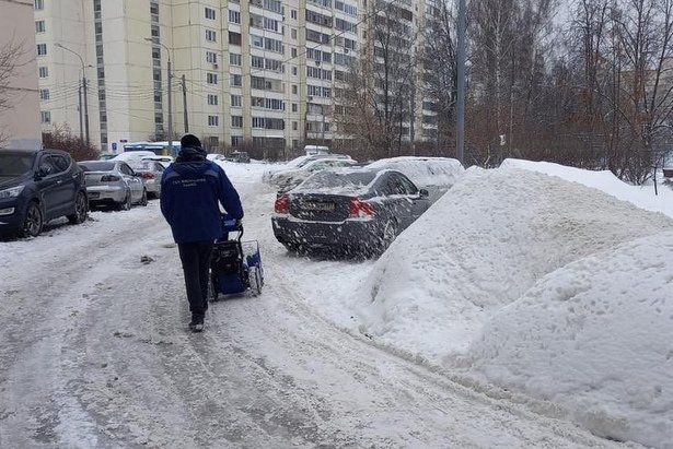 Инженерная служба района набирает дворников на зимний период