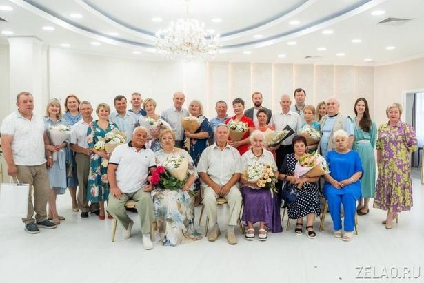 Семейные пары были награждены в ЗАГСе ЗелАО