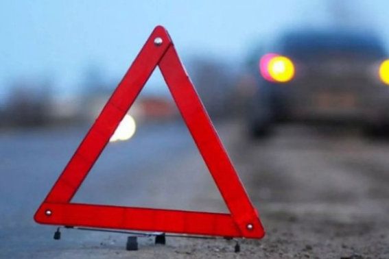 На улице Заводской в Крюково столкнулись автобус и автомобиль