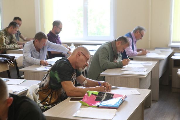 Пришедшие на пункт отбора контрактников объяснили свое решение верностью Родине