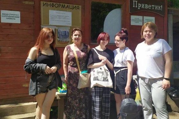 Волонтёры из Крюково привезли подарки животным из приюта «Ника»