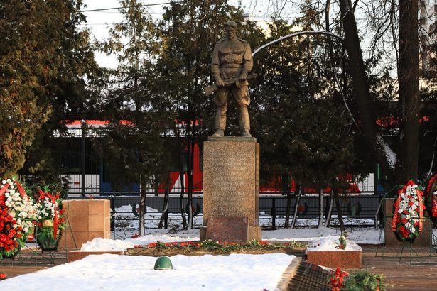 Мемориально-патронатная акция по возложению цветов к братскому захоронению пройдёт в Крюково