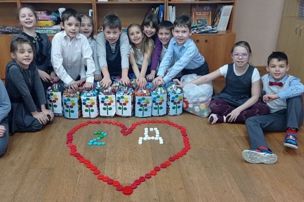 Ученики школы №1557 поддержали проект «Добрые крышечки»
