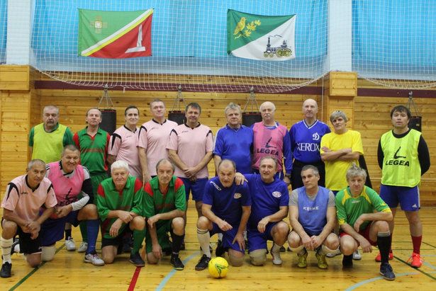 «Фаворит» возобновил игры ветеранского турнира