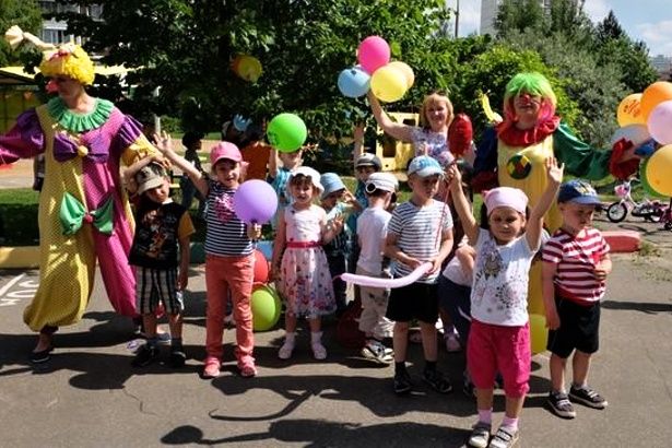 Дошколята Крюково создали из воздушных шаров букеты и скульптуры