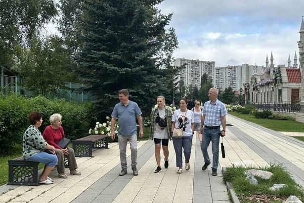 Жители 16 микрорайона Крюково обсудили благоустройство с главой управы
