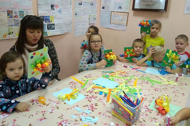 В досуговом центре района Крюково распустились павлиньи хвосты