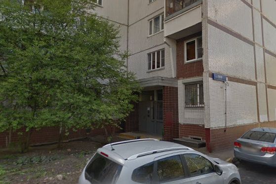 Жительница попросила установить лавочку у корпуса 1649