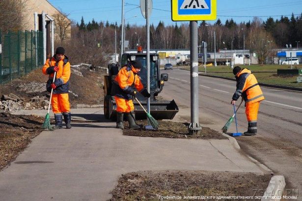Город приводят в порядок после зимы