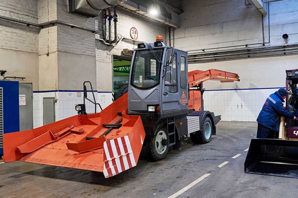 Коммунальщики столицы подготовили к зиме более 700 объектов в Донецке