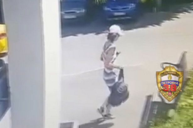 Москвичка подозревается в краже рюкзака пенсионера