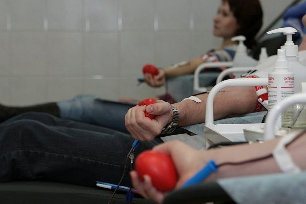Собянин повысил социальные выплаты донорам на 20%