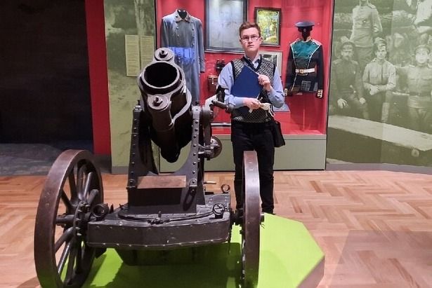 Ученики школы №1912 совершили виртуальный полёт в Музее современной истории России