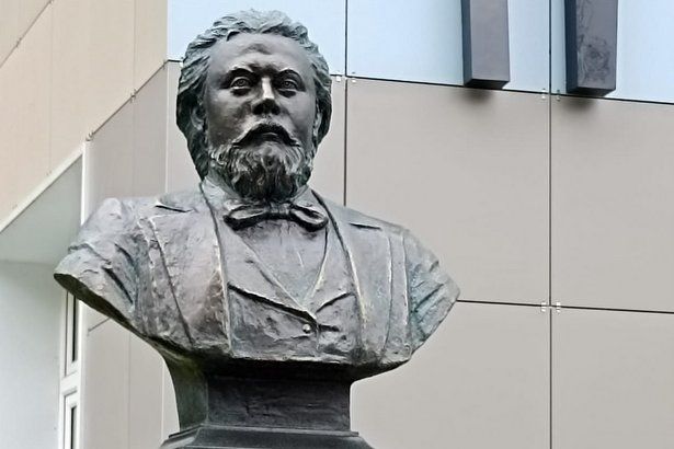 Возле музыкальной школы на улице Юности открыли памятник Модесту Мусоргскому
