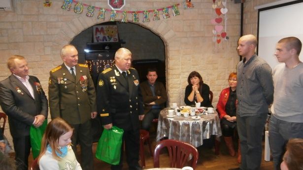 Молодых крюковчан торжественно проводили на службу в Российскую Армию