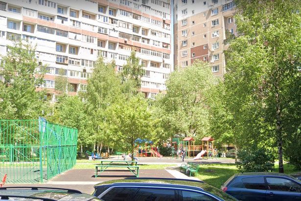 Благоустройство дворов у корпусов 1401 и 1405 выполнено более чем на 70%