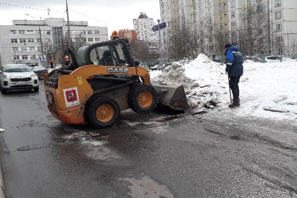 Более 570 кубометров снега вывезли из крюковских дворов