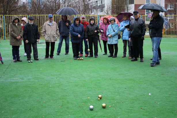 Пенсионеры Крюково разыграли первенство по петанку