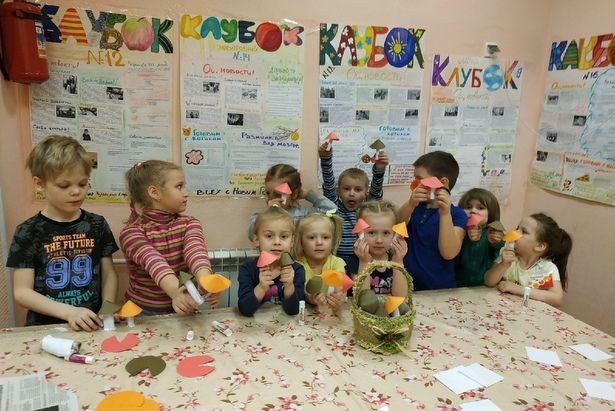 Крюковских малышей научили мастерить грибки из бросового материала