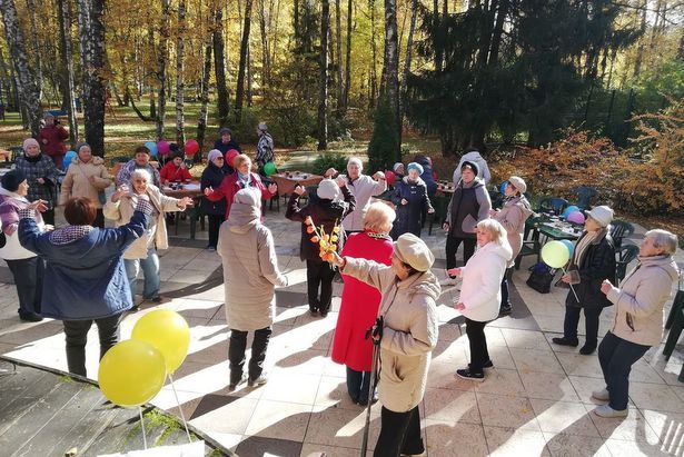Сотрудники ТЦСО «Зеленоградский» подготовили праздник ко Дню пожилого человека