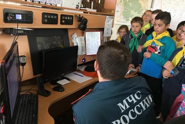 Детям рассказали, в каких случаях набирать «101»