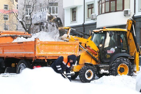 С начала сезона из дворов района Крюково вывезли более 44 000 кубометров снега