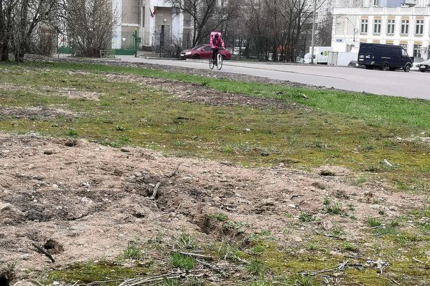 Газон у корпуса 1508 привели в порядок по просьбе жителя