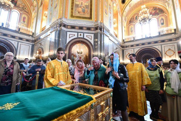 Для паломников к мощам святых Петра и Февронии в Москве заработала "горячая линия"
