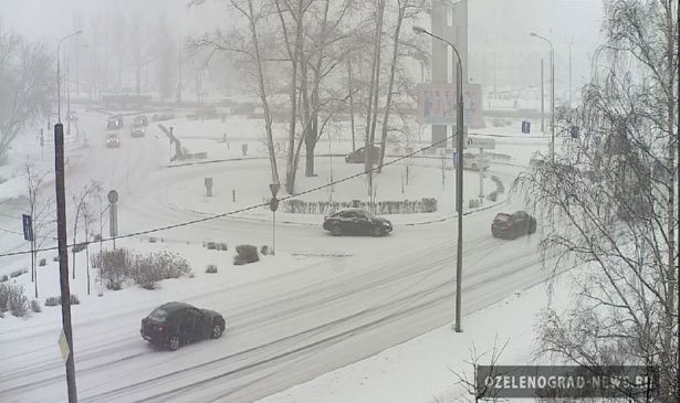 В районе Крюково оперативно убрали последствия снегопада