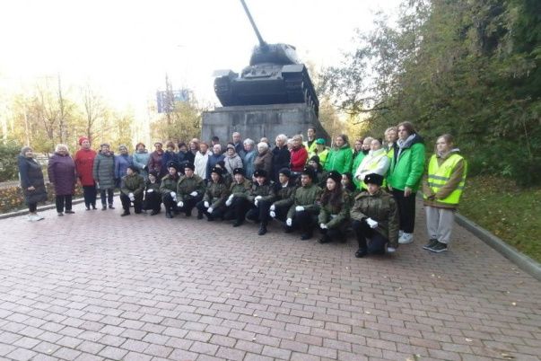 На территории округа прошло возложение цветов к памятнику «Танк Т-34»