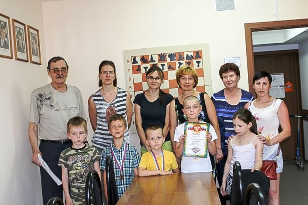 25 июня в шахматном клубе государственного бюджетного учреждения «Фаворит» прошел турнир по шахматам, посвященный Дню молодежи