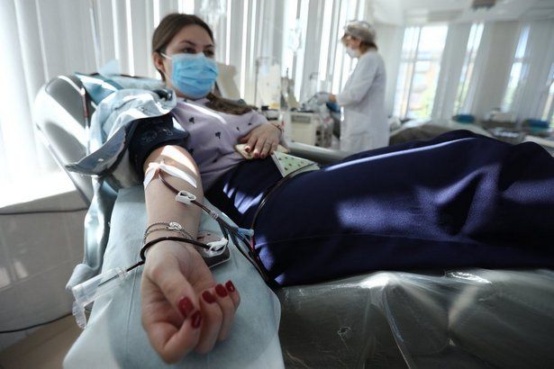 Москва первой в стране стала заготавливать плазму переболевших COVID-19