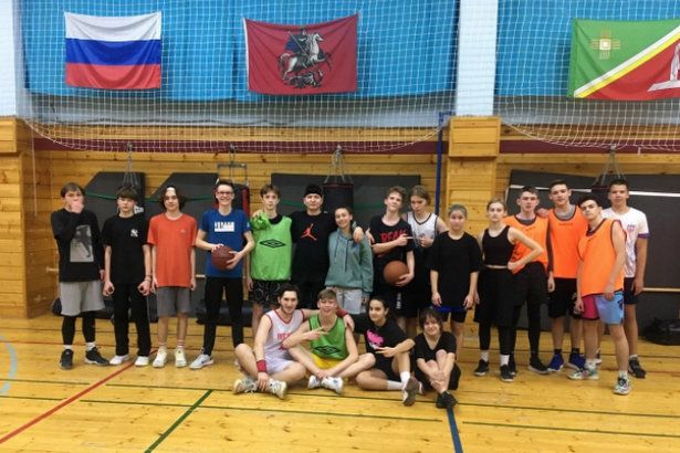 «Чебупельки» победили на турнире по стритболу среди подростков