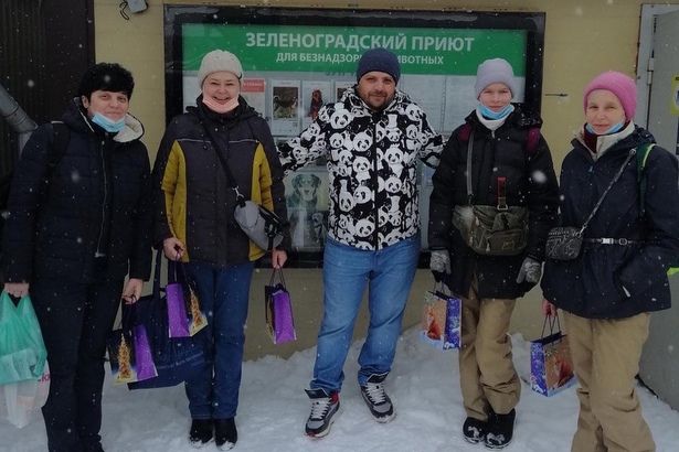 Сотрудники ГБУ «Доринвест» поздравили волонтёров приютов с Днём добровольца
