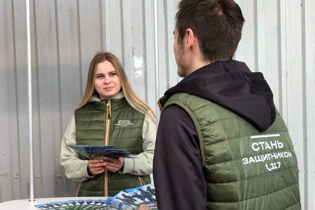Волонтеры: Москвичи положительно относятся к информации о возможности контрактной службы