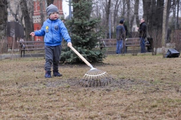 В Москве проходит традиционный общегородской весенний субботник