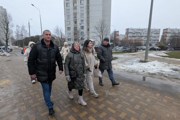 Активное участие и открытый диалог: Глава управы района Крюково Андрей Журавлев провел обход территории с жителями