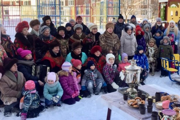 В районе Крюково Старый Новый год отметили чаепитием на улице