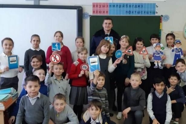 Инспекторы ГИБДД провели урок безопасности в зеленоградской школе