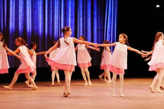 Творческие коллективы КЦ «Зеленоград» сделают подарок зрительницам