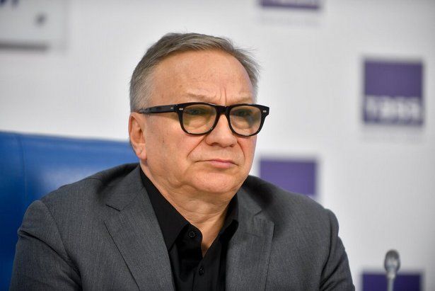 Кинорежиссер Игорь Угольников поддержал решение президента участвовать в мартовских выборах