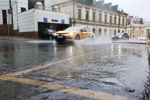 Городские службы Москвы перевели в режим повышенной готовности из-за непогоды