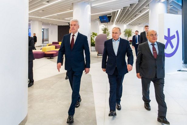 Путин похвалил работу мэра Москвы по созданию инновационного центра МГУ