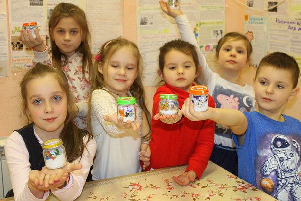 Ребята из "М Клуба" законсервировали зиму и принялись за конструирование самолётов