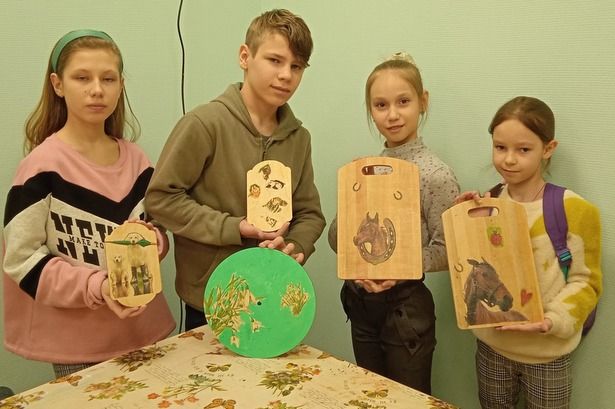 «Юные рукодельницы» изучили основы декупажа